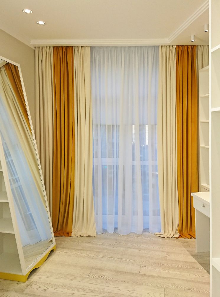 Золотистые цвета добавят "солнышко" в ваш интерьер! Шторы выполнены из бархата, очень красиво вписались в интерьер клиента! Хорошее солнечное настроение нашему Клиенту обеспеченно на весь год!